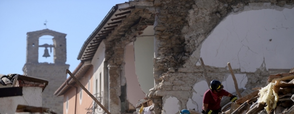 Al menos 159 muertos y numerosos desaparecidos por fuerte sismo en Italia