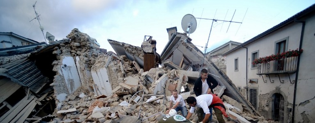 Al menos 267 muertos y 387 heridos en el sismo de Italia, seg�n un nuevo balance
