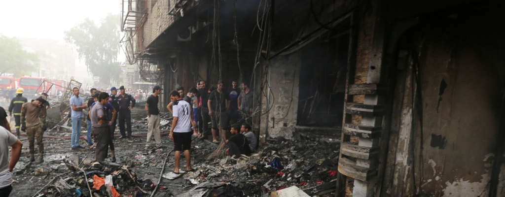 Al menos 60 muertos en atentado suicida reivindicado por el EI en Yemen