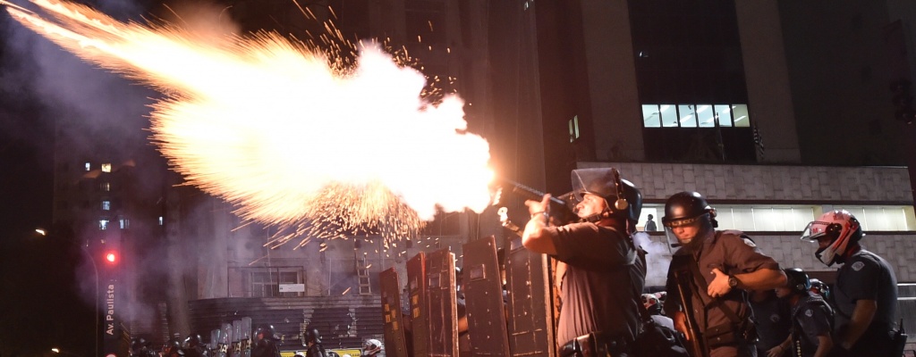 Polic�a dispersa con gases manifestaci�n contra destituci�n de Rousseff en Sao Paulo 