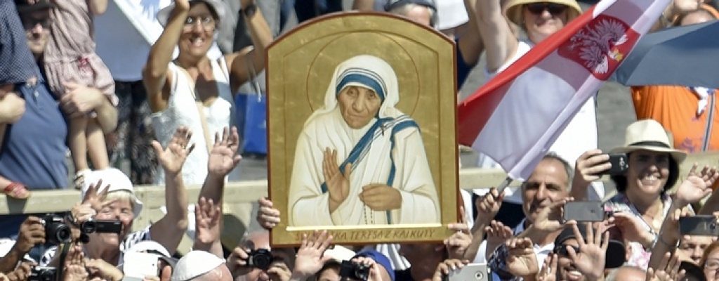 El papa Francisco proclama santa a la madre Teresa de Calcuta