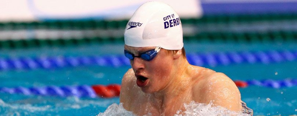 El brit�nico Adam Peaty bate el r�cord del mundo de 50 metros modalidad pecho