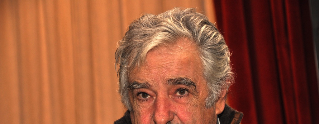Mujica manifest� a medio espa�ol que no aceptar�a el Nobel de la Paz de "este mundo loco"