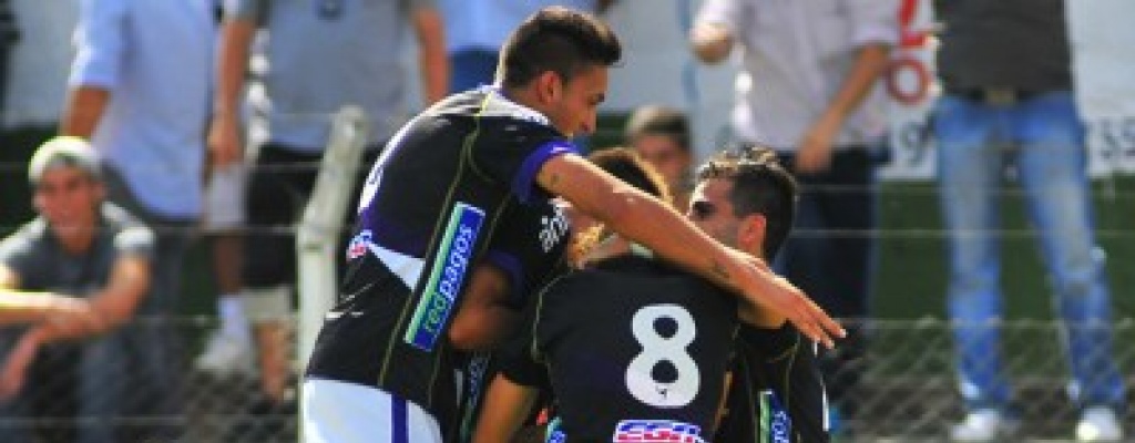 Racing, Nacional, Pe�arol y F�nix lideres del Apertura