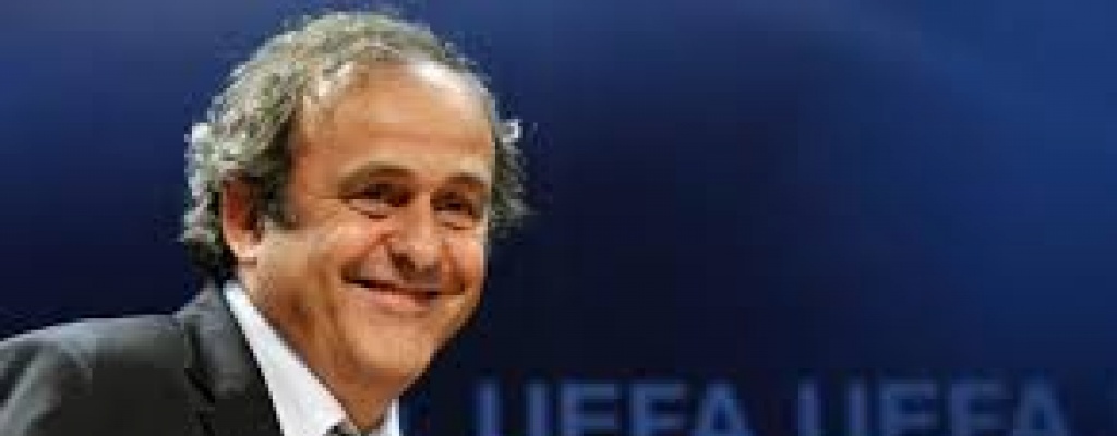 Platini descart� presentarse en 2015 para presidente de la FIFA