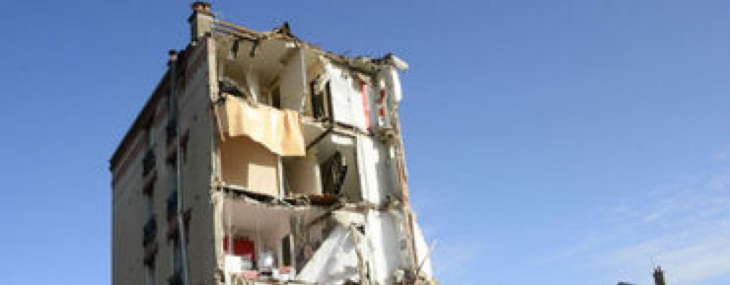 Derrumbe de edificio cerca de Paris deja 7 muertos