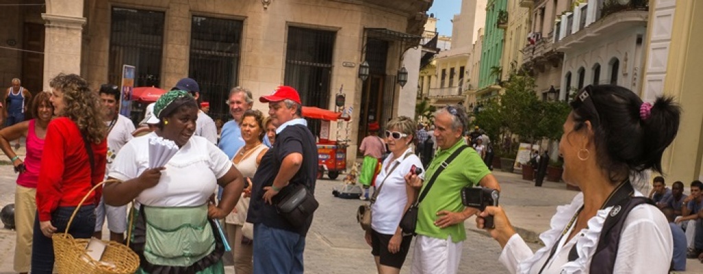 Cuba asegura poder recibir tres millones de turistas, pero la crisis lo impide
