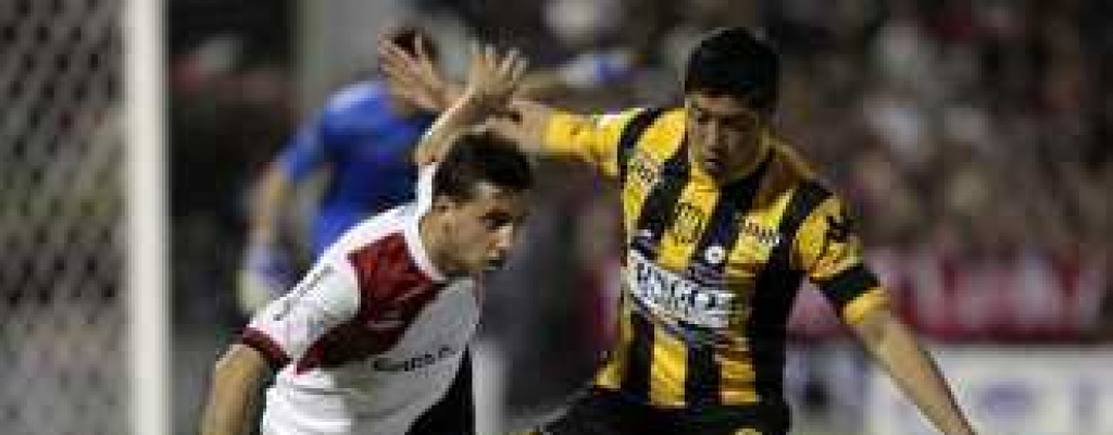 Newell's gan� y se acerca al puntero River Plate