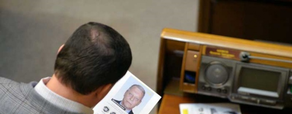 Ucrania investiga ingresos de cerca de un mill�n de funcionarios