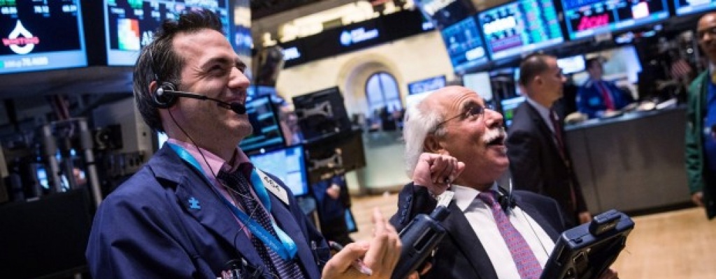 Wall Street termina en leve alza, el Dow Jones bate nuevo r�cord