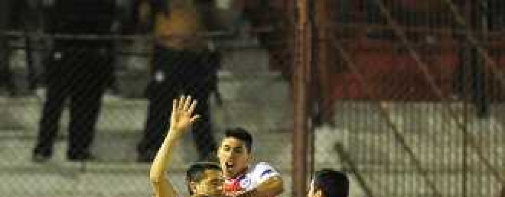 Argentinos gan� con gol de Riquelme y elimin� a Racing