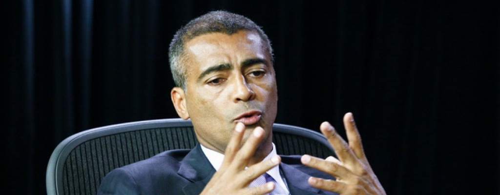 Condenan a Romario a pagar 8.400 d�lares por insultar al futuro presidente del f�tbol brasile�o 