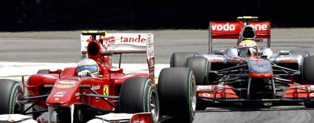 Hamilton gan� con su Mercedes en Singapur 