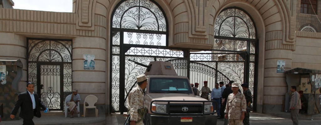 Rebeldes chiitas ocupan la sede del gobierno de Yemen y dimite primer ministro