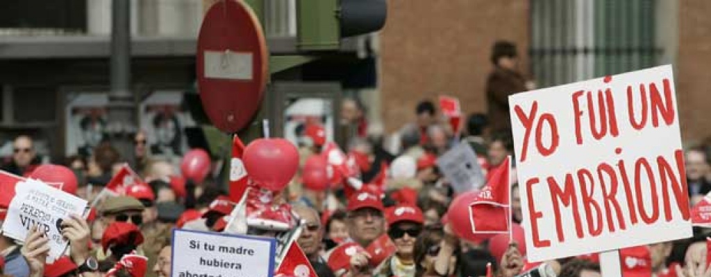 Antiabortistas espa�oles en contra del gobierno a no recular en su reforma ley del aborto