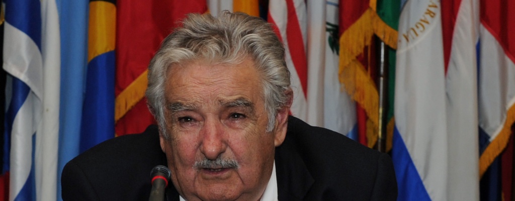 Mujica dijo que Uruguay no deja entrar "dinero sucio" y lament� que los pa�ses centrales no cumplan las normas