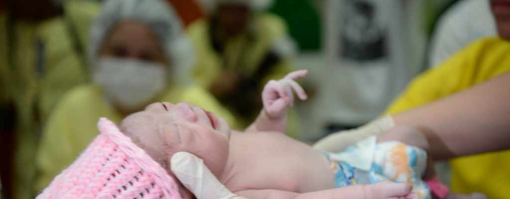 Mujer sueca logr� tener un hijo con un �tero transplantado