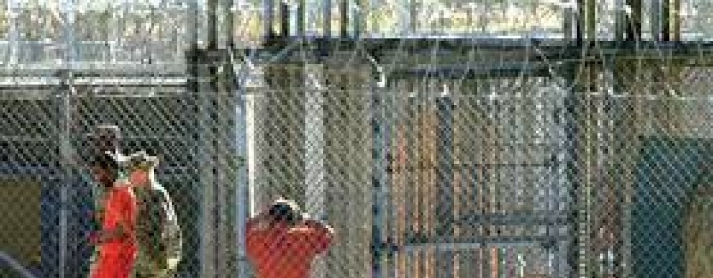 Abogados de preso en Guant�namo dicen que alimentaci�n forzosa es "dolorosa y humillante"