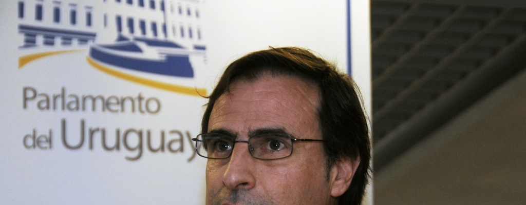 Diputado del Frente Amplio acus� a Garc� de "traici�n" al Parlamento por renuncia