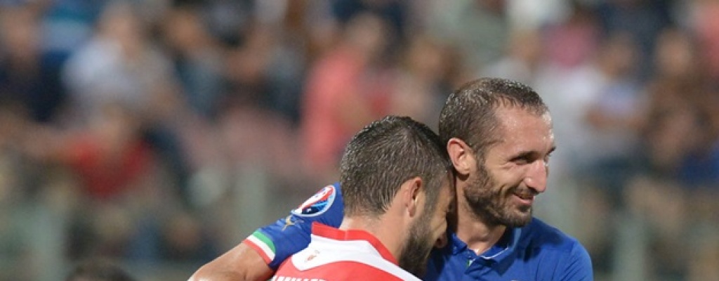 Italia solo gana por la m�nima a una Malta que jug� con 10 casi todo el partido