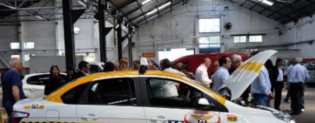 IM empadron� el primer taxi tetrafuel que funciona con cuatro combustibles