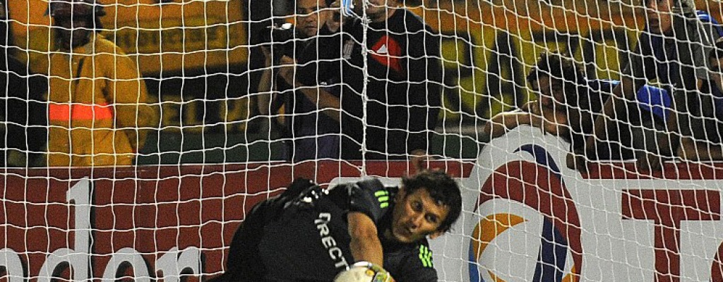 Estudiantes elimin� a Pe�arol por penales de la Sudamericana