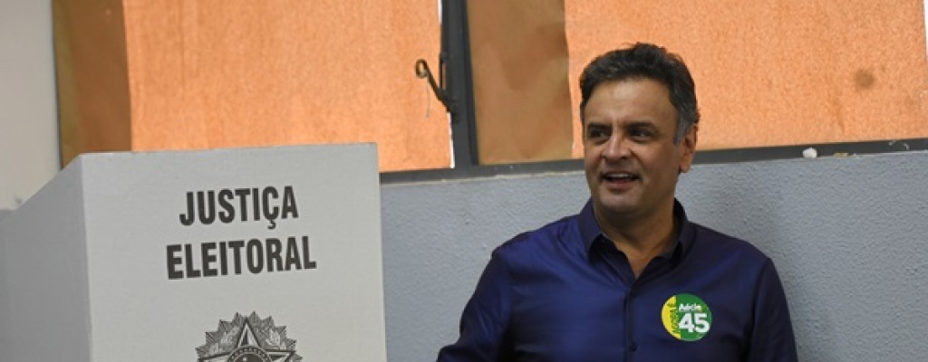 Aecio Neves vot en su Minas Gerais natal