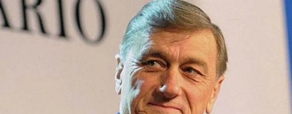 El poltico argentino Hermes Binner est en la sede del Frente Amplio