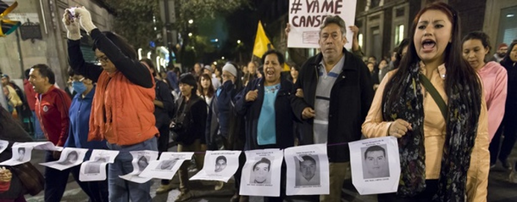 Mexicanos residentes en Uruguay reclaman pronunciamiento del Gobierno por estudiantes desaparecidos