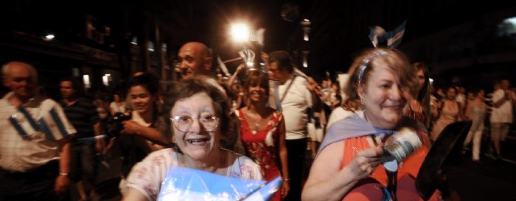 Gobierno argentino critica los cacerolazos 