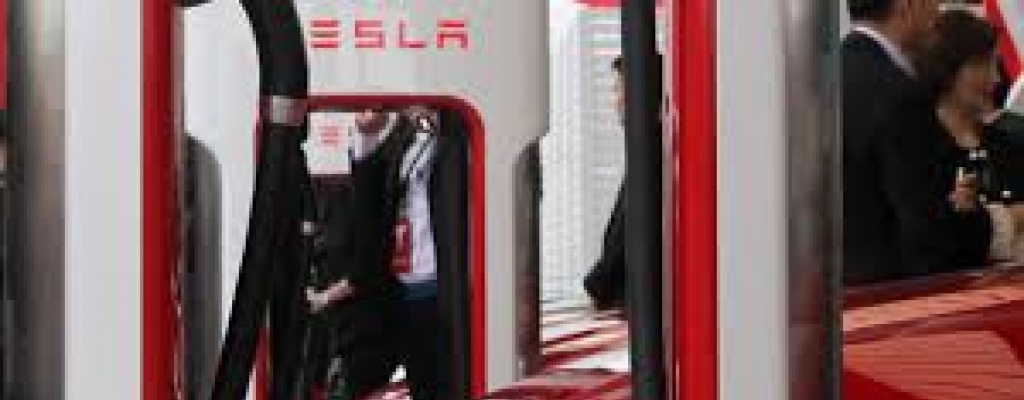 Gobierno firm decreto que rebaja impuestos a la importacin de autos elctricos 