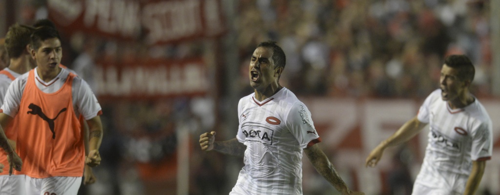Independiente gole 4-1 a Lans y se acerca al lder River