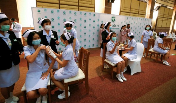 Tailandia inicia la vacunaci�n contra la covid-19 con el f�rmaco de Sinovac