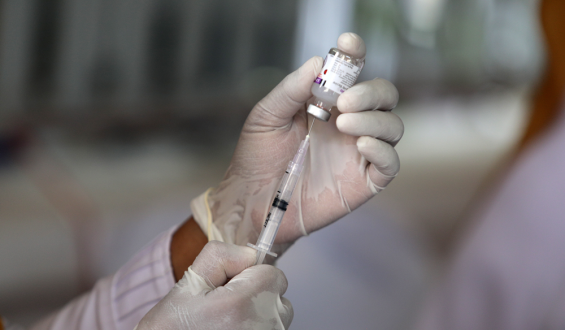 Gobierno estima vacunaci�n de unas 20.000 personas en primera jornada