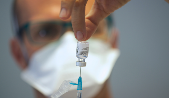 Academia Nacional de Medicina "exhorta a la poblaci�n a recibir la vacuna"