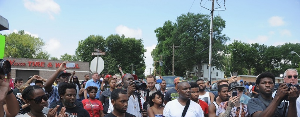 EEUU: detienen a dos personas armadas en Ferguson