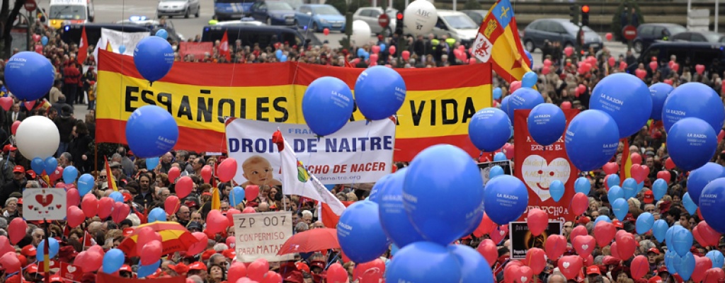 Miles de personas se manifiestan en Madrid contra el aborto