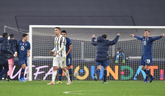 El Oporto hunde al Juventus con la �pica