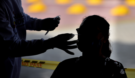 R�cord de contagios diarios y casos activos de covid-19