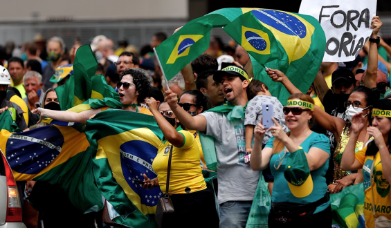 Bolsonaristas protestan contra las medidas restrictivas por covid