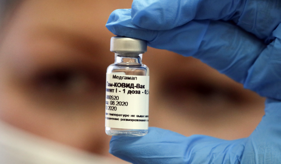 El Kremlin admite que la demanda de Sputnik supera su capacidad de producci�n