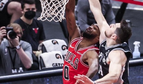 Nets alcanzan a Sixers en liderato Conferencia Este con la ayuda de Bucks