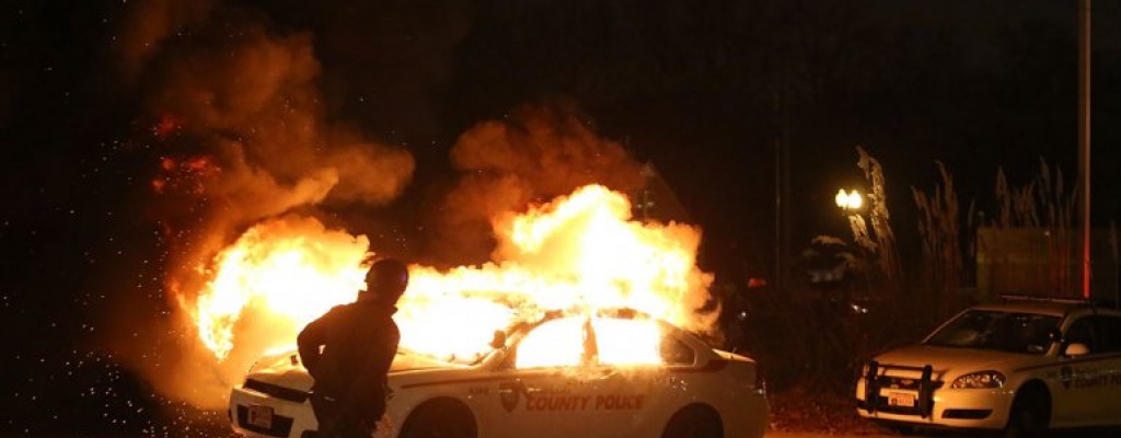 Indignacin y violencia en Ferguson tras fallo absolutorio de polica