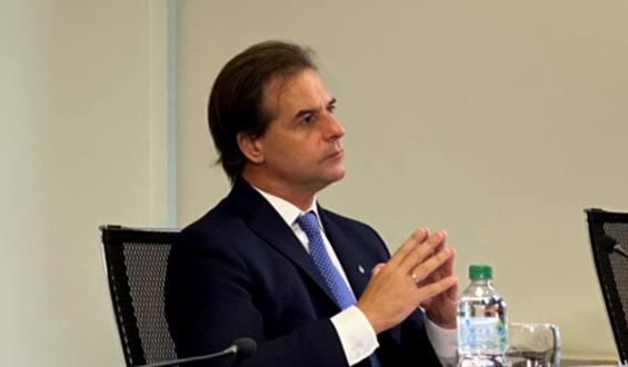 Lacalle Pou se mostr� confiado en la actual estrategia de combate a la pandemia y desestim� medidas de restricciones severas 