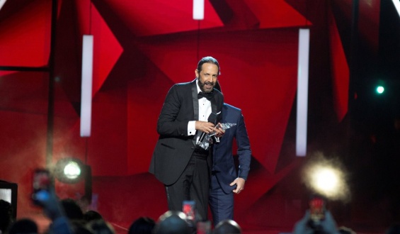 Juan Luis Guerra adapta al rock su canci�n "Cantando Bachata"