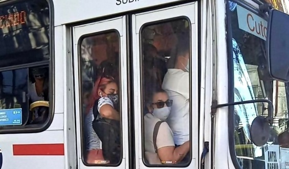 Lacalle Pou: �No parece muy l�gico� pedir que se mantenga distanciamiento y luego se viaje �abarrotado� en �mnibus