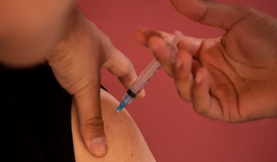 Este lunes empiezan a vacunar contra la gripe