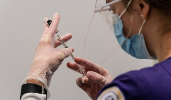 Reino Unido estudia vacunar a los ni�os al inicio del pr�ximo curso escolar