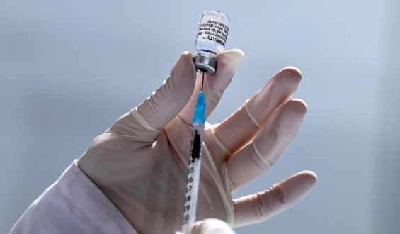 Las vacunas administradas superan los 1.436,2 millones en el mundo, seg�n JHU