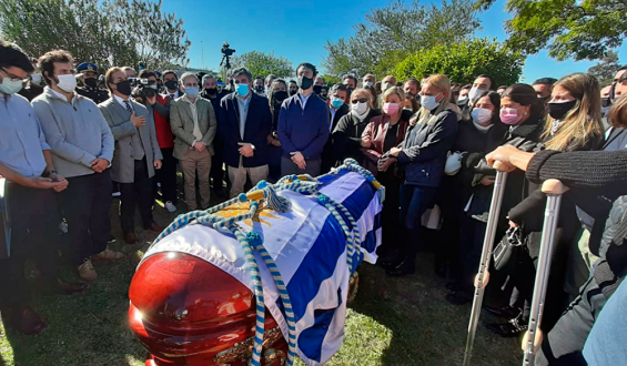 Familiares, amigos y pol�ticos despidieron a Jorge Larra�aga en Paysand�